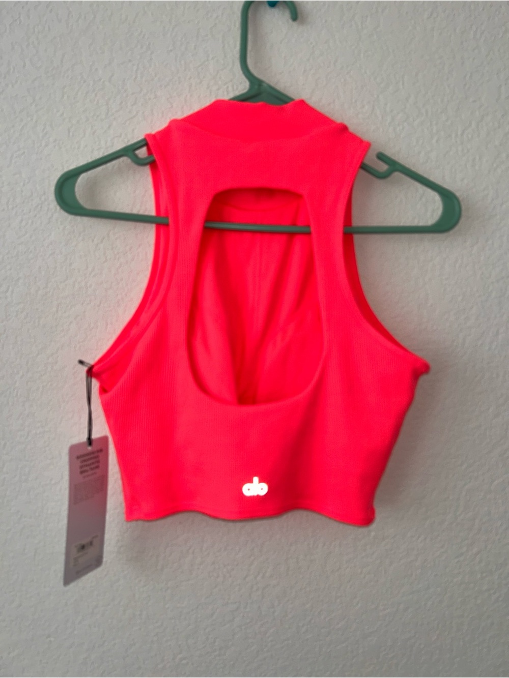 Alo Yoga NWT Goddess Rib Cropped Dynamite Bra Tank Large Pink - Picture 2 of 4